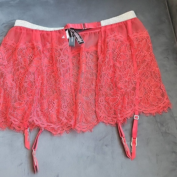 Victoria's secret skirt - Picture 2 of 8